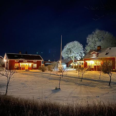 Aeventyrsgardens Vandrarhem, Kinnekulle Källby Exterior photo