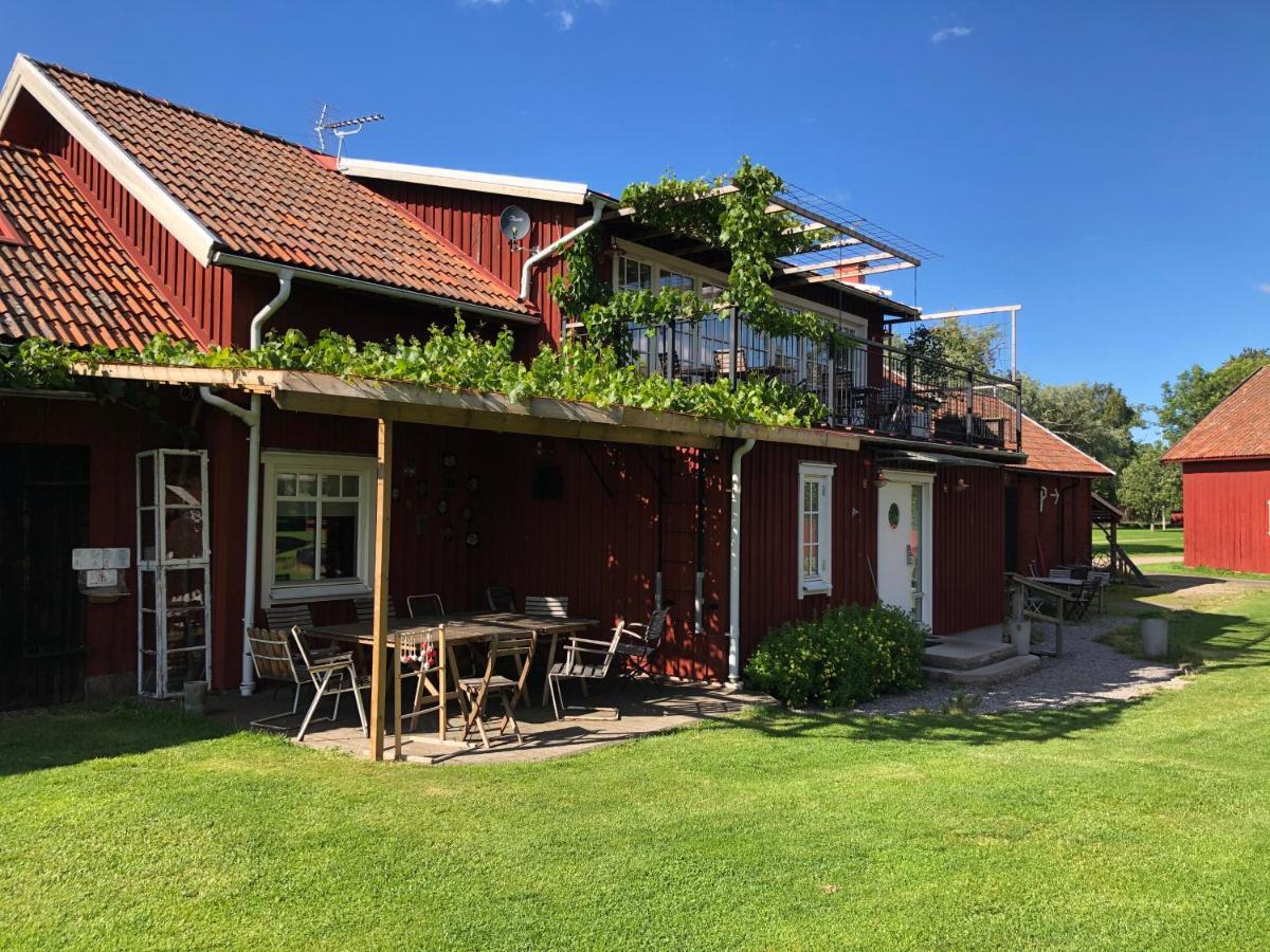Aeventyrsgardens Vandrarhem, Kinnekulle Källby Exterior photo