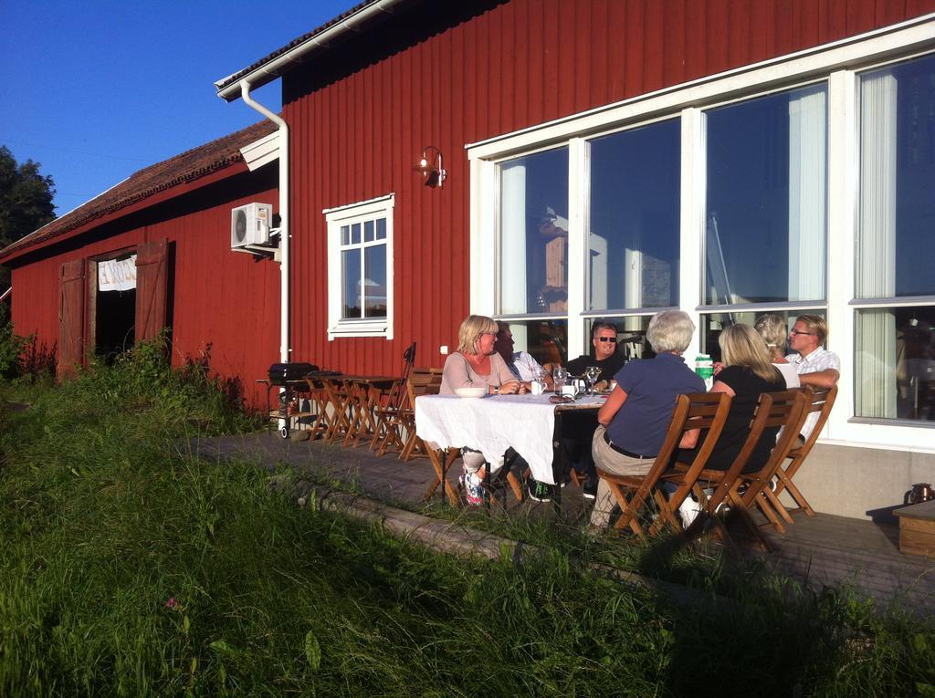 Aeventyrsgardens Vandrarhem, Kinnekulle Källby Exterior photo