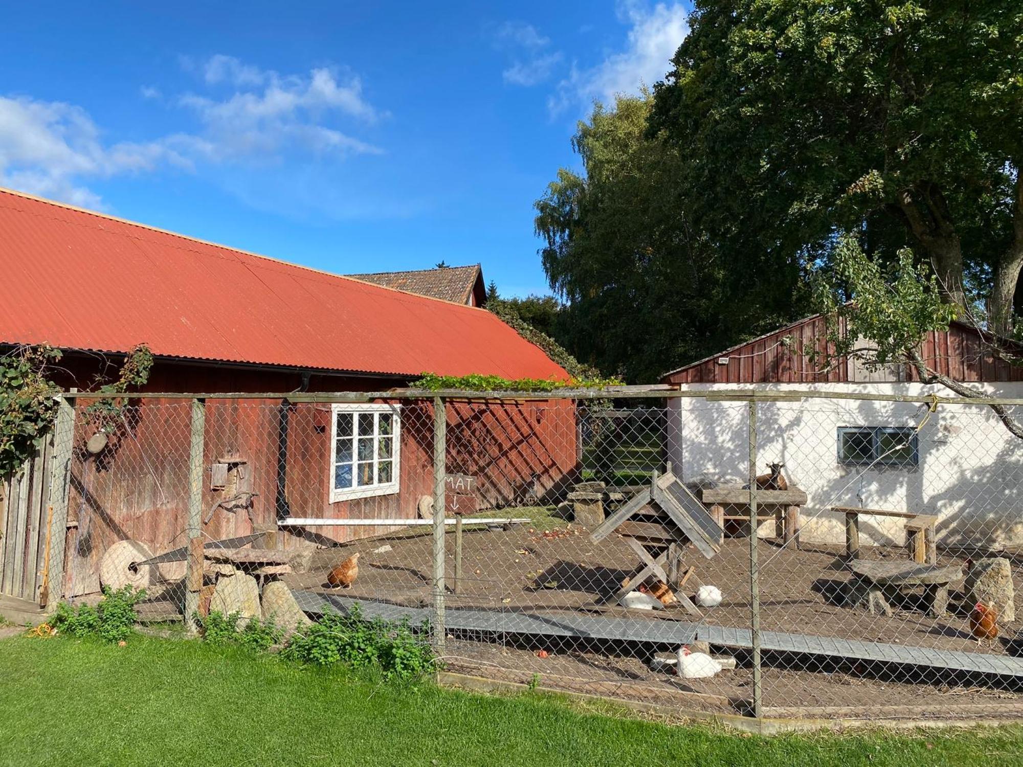 Aeventyrsgardens Vandrarhem, Kinnekulle Källby Exterior photo