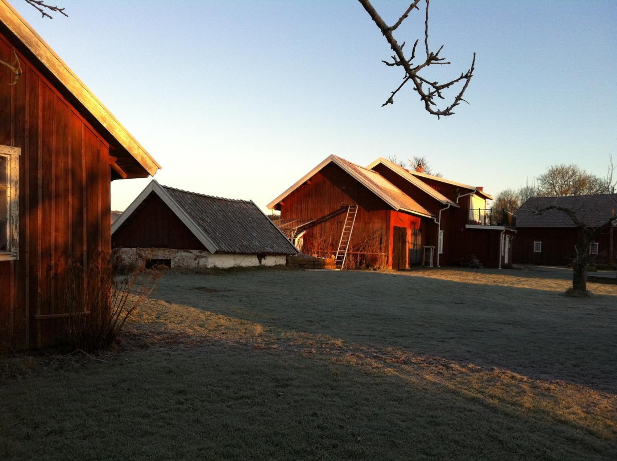 Aeventyrsgardens Vandrarhem, Kinnekulle Källby Exterior photo