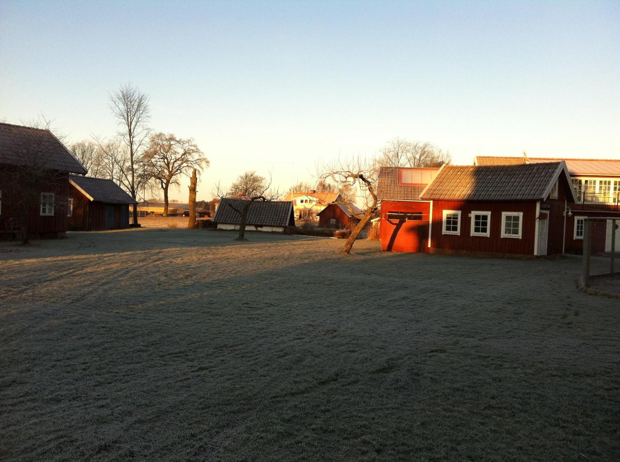 Aeventyrsgardens Vandrarhem, Kinnekulle Källby Exterior photo