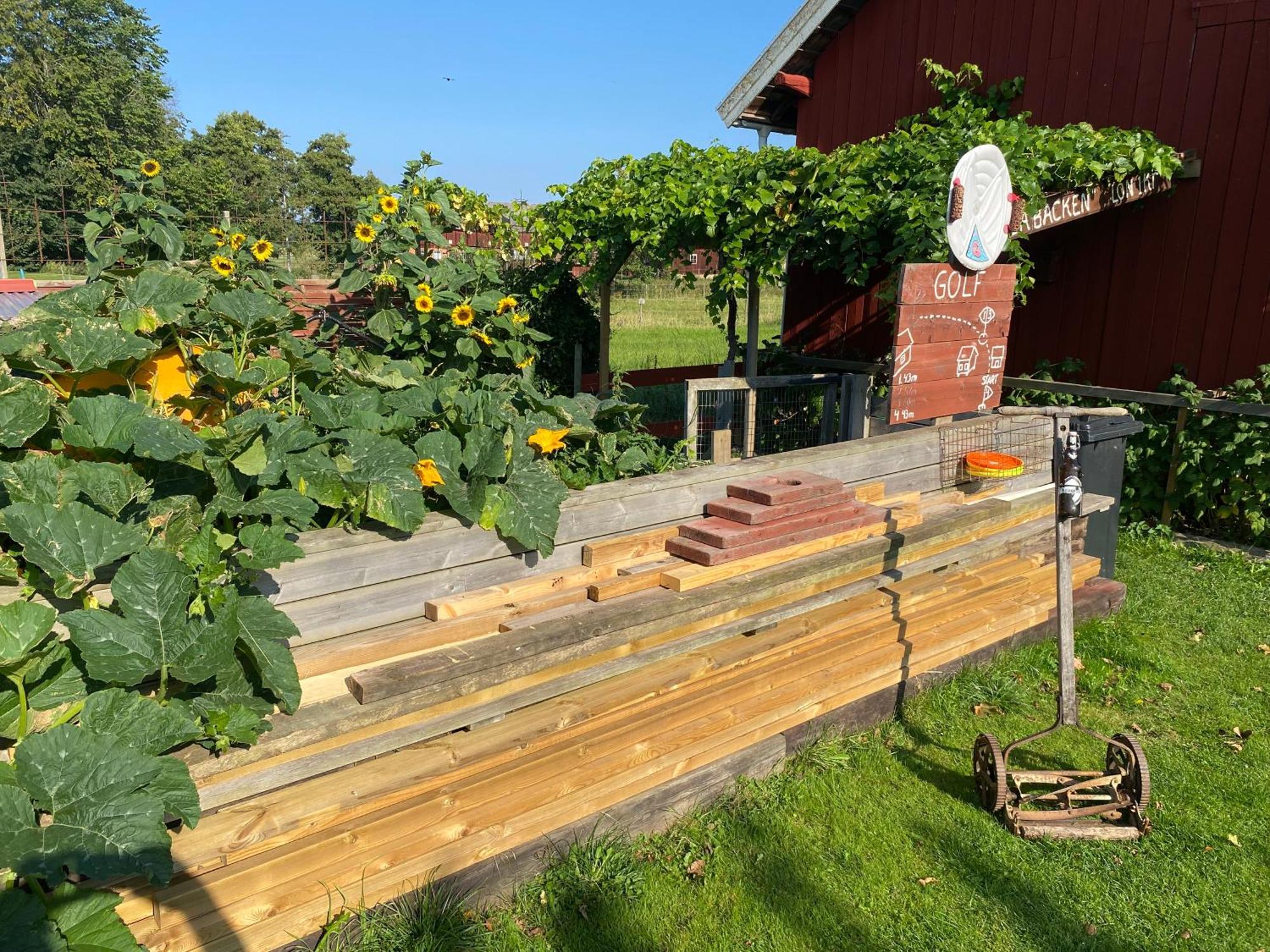 Aeventyrsgardens Vandrarhem, Kinnekulle Källby Exterior photo