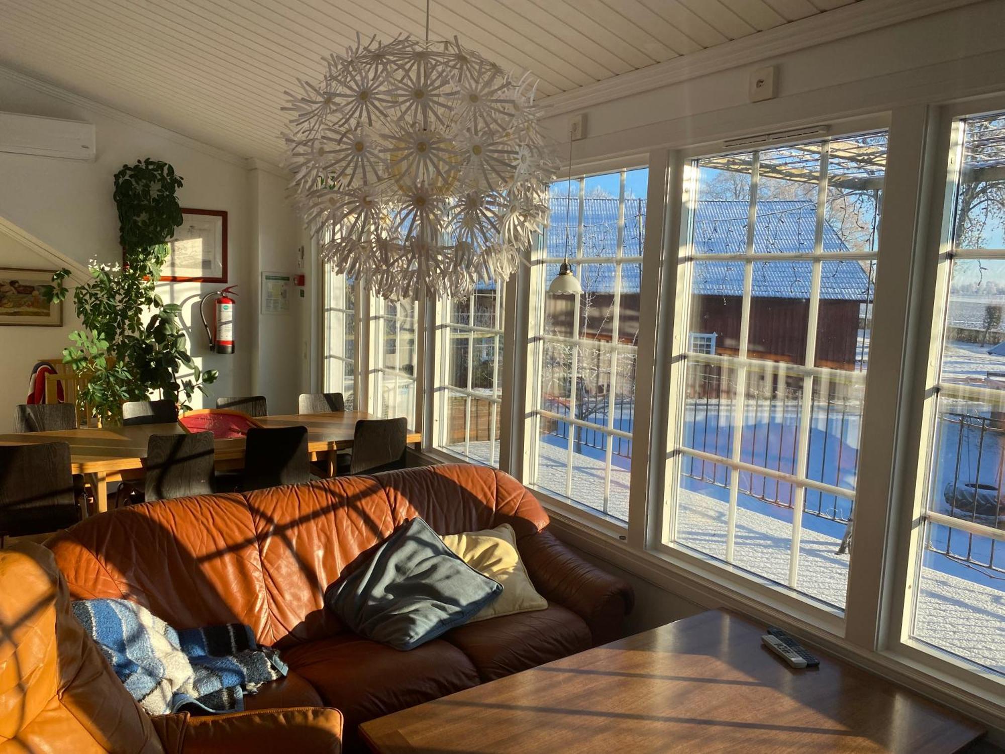 Aeventyrsgardens Vandrarhem, Kinnekulle Källby Exterior photo