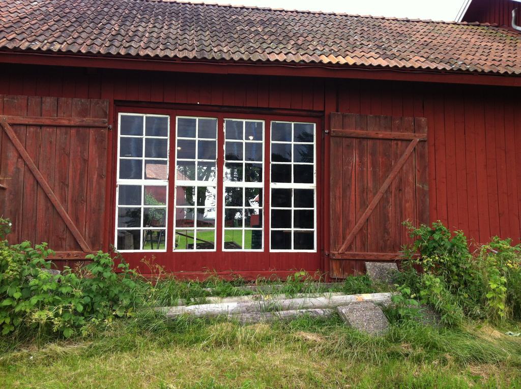 Aeventyrsgardens Vandrarhem, Kinnekulle Källby Exterior photo