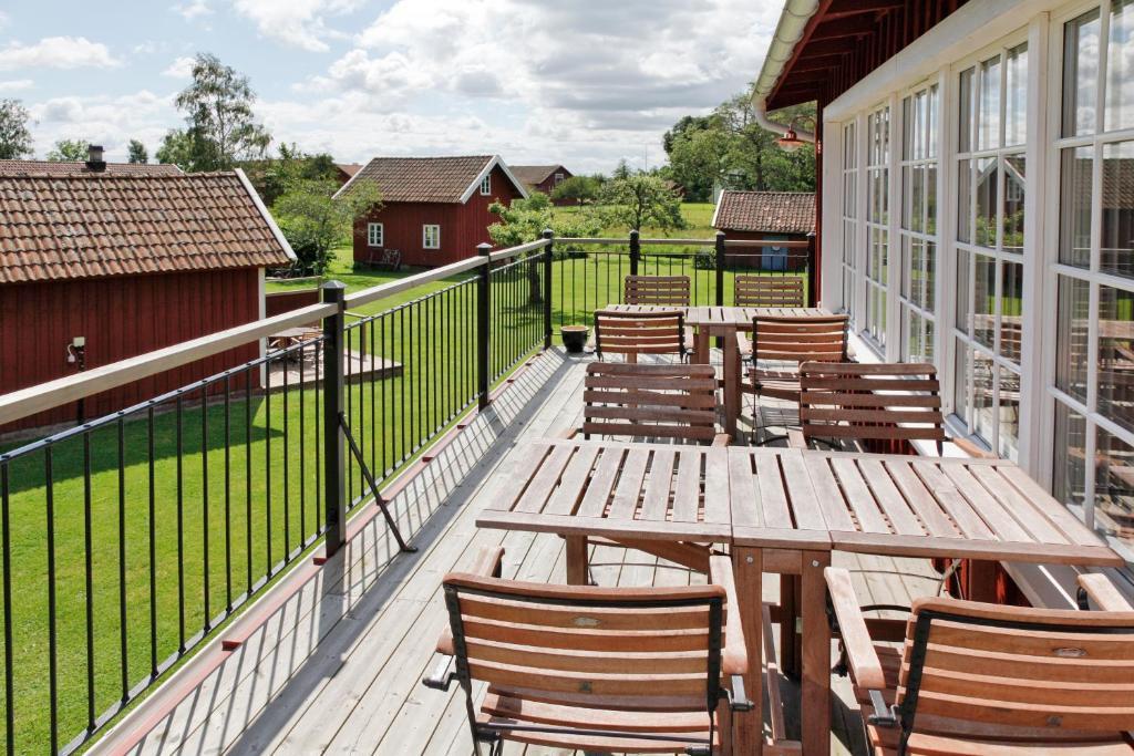 Aeventyrsgardens Vandrarhem, Kinnekulle Källby Exterior photo