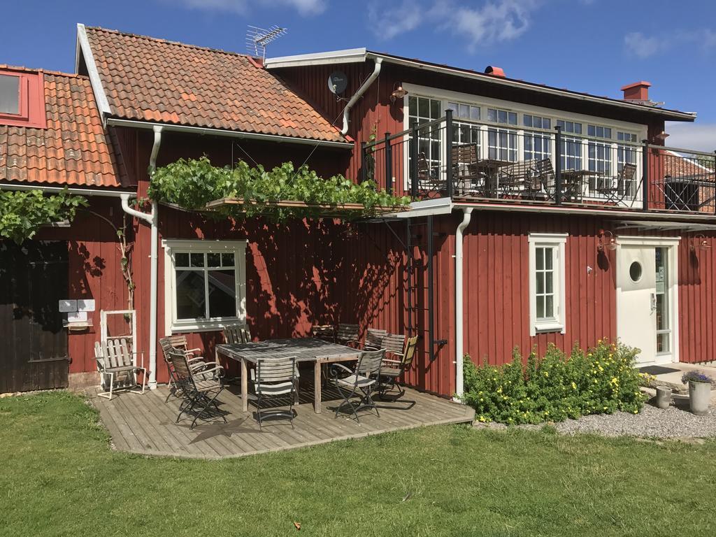 Aeventyrsgardens Vandrarhem, Kinnekulle Källby Exterior photo