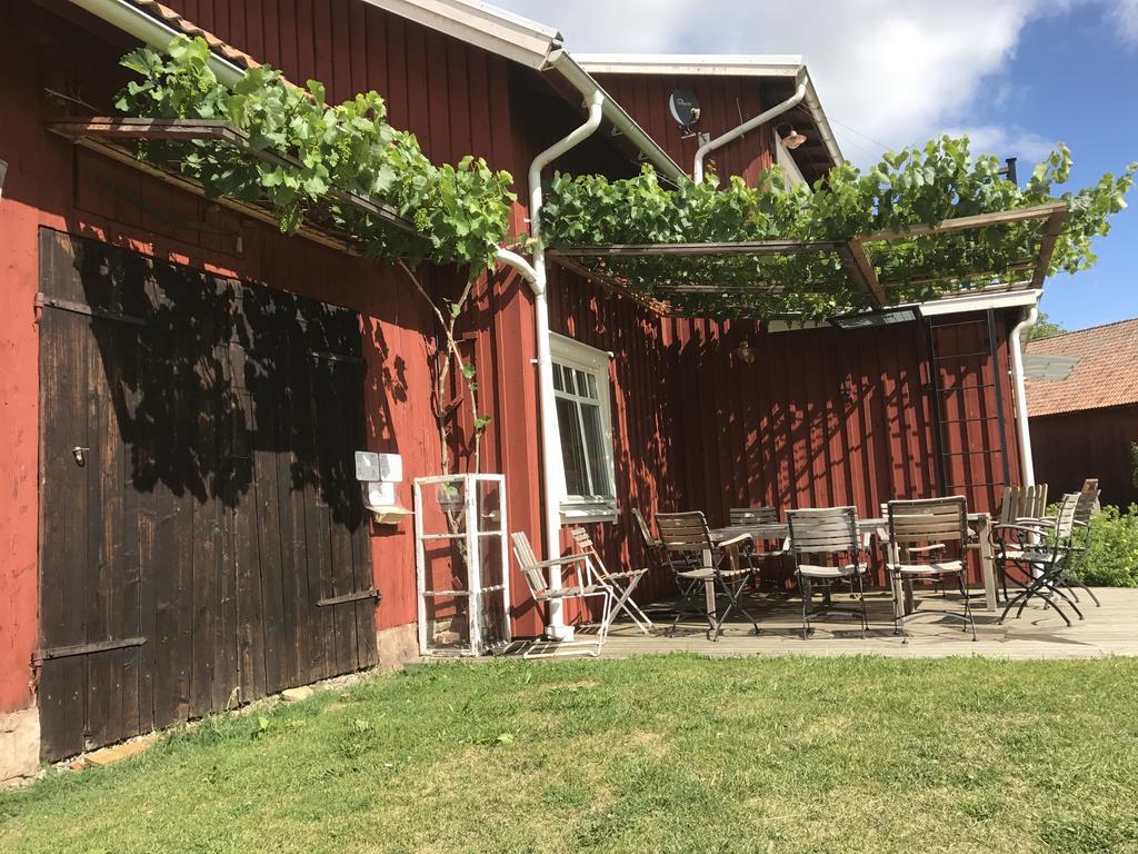 Aeventyrsgardens Vandrarhem, Kinnekulle Källby Exterior photo